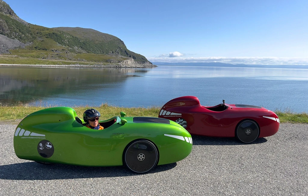 Two alpha 7 velomobiles near the sea