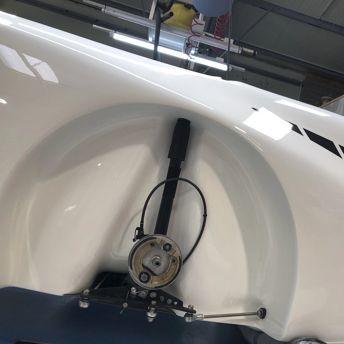 As with velomobiles with open wheel arches, you can change the wheel or service the brake system by simply removing a central screw.