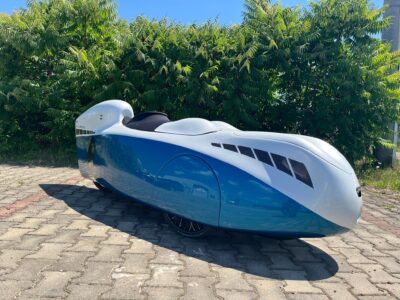 Bulk Distance Velomobile with tanksteering